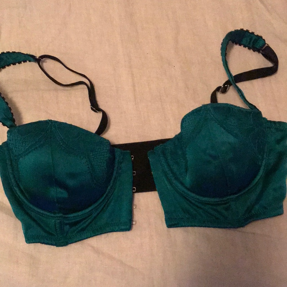 NWOT fleur de mal front clip bra
